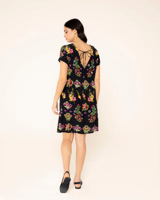 Foto representativa de vestido corto con estampado floral penélope