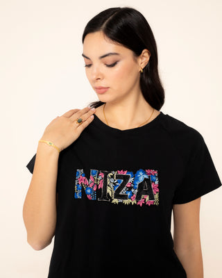 Vista destacada de camiseta con bordado personalizado niza