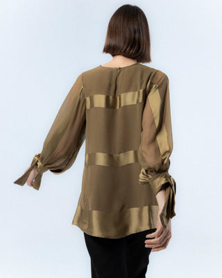 blusa caqui con lineas satinadas