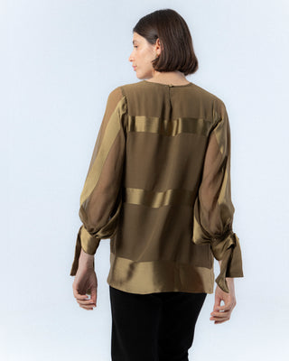 blusa caqui satinada